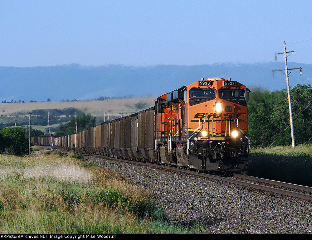 BNSF 5933